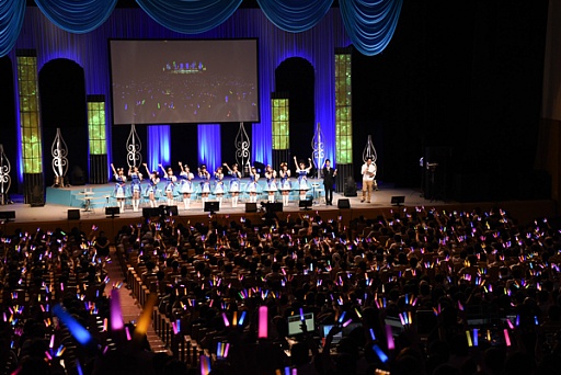 画像ギャラリー No.004のサムネイル画像 / 「THE IDOLM@STER CINDERELLA GIRLS SUMMER FESTIV@L 2015」大阪公演をレポート。三宅さんの悩みとは何なのか?