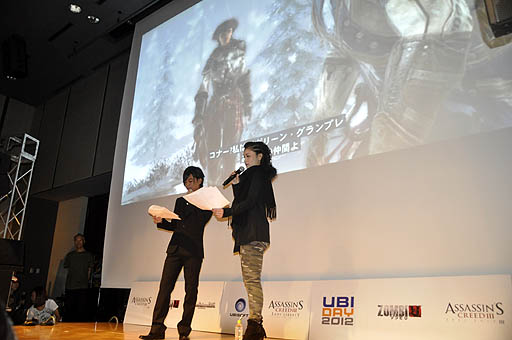 画像ギャラリー No.004のサムネイル画像 / 「UBIDAY2012」の「アサシンクリードIII」ステージをレポート。コナー役の浪川大輔さん，アヴリーン役の甲斐田裕子さんが収録でのエピソードを語り，最後はコナーの衣装をまとったダンテ・カーヴァーさんが登場
