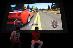 画像ギャラリー No.009のサムネイル画像 / クルマ評論家とダンサーがゲームの本格度をアピール。「Xbox 360『大』感謝祭 2012 夏」の「Forza Horizon」「Dance Central 3」ステージをレポート