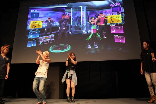 画像ギャラリー No.018のサムネイル画像 / クルマ評論家とダンサーがゲームの本格度をアピール。「Xbox 360『大』感謝祭 2012 夏」の「Forza Horizon」「Dance Central 3」ステージをレポート