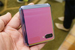 画像ギャラリー No.006のサムネイル画像 / KDDI，2つ折り端末「Galaxy Z Flip」を国内独占販売。価格は税込約18万円