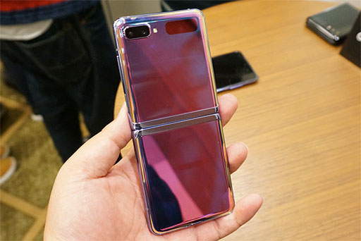 画像ギャラリー No.016のサムネイル画像 / KDDI，2つ折り端末「Galaxy Z Flip」を国内独占販売。価格は税込約18万円