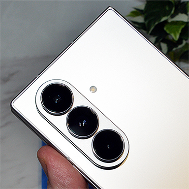画像ギャラリー No.012のサムネイル画像 / 「折りたたみスマホは厚い」イメージを覆す薄型筐体を採用した「Galaxy Z Fold7」が登場
