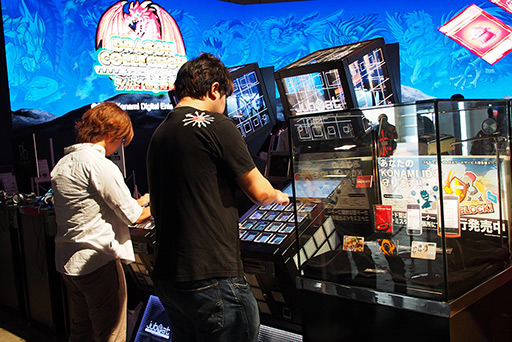 画像ギャラリー No.002のサムネイル画像 / ［TGS 2012］「jubeat」シリーズがKONAMIブースに勢揃い。最新作「jubeat saucer」とXperia版「jubeat plus」について，ディレクター陣に聞いてみた