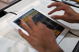画像ギャラリー No.010のサムネイル画像 / ［TGS 2012］「jubeat」シリーズがKONAMIブースに勢揃い。最新作「jubeat saucer」とXperia版「jubeat plus」について，ディレクター陣に聞いてみた