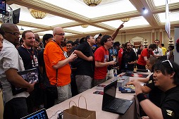 画像ギャラリー No.001のサムネイル画像 / ［EVO2012］コアゲーマーにアピールする展示が多数。会場を彩るメーカーブースレポート