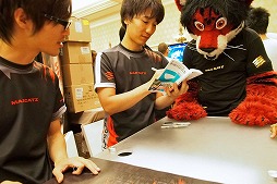 画像ギャラリー No.007のサムネイル画像 / ［EVO2012］コアゲーマーにアピールする展示が多数。会場を彩るメーカーブースレポート