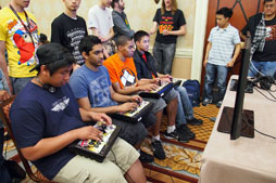 画像ギャラリー No.013のサムネイル画像 / ［EVO2012］コアゲーマーにアピールする展示が多数。会場を彩るメーカーブースレポート