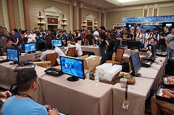画像ギャラリー No.056のサムネイル画像 / ［EVO2012］コアゲーマーにアピールする展示が多数。会場を彩るメーカーブースレポート