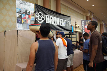 画像ギャラリー No.069のサムネイル画像 / ［EVO2012］コアゲーマーにアピールする展示が多数。会場を彩るメーカーブースレポート