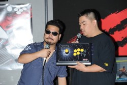 画像ギャラリー No.002のサムネイル画像 / ［TGS 2012］3名の鉄拳トッププレイヤーによる白熱の戦い。Mad Catzブースのトークセッションとエキシビションマッチをムービーでお届け