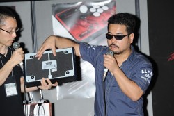 画像ギャラリー No.003のサムネイル画像 / ［TGS 2012］3名の鉄拳トッププレイヤーによる白熱の戦い。Mad Catzブースのトークセッションとエキシビションマッチをムービーでお届け