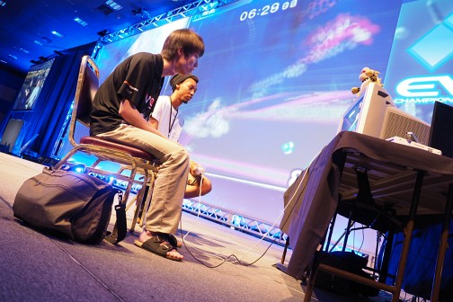 画像ギャラリー No.069のサムネイル画像 / ［EVO2014］最初のクライマックスは「鉄拳タッグ2」から。「ウルIV」「インジャスティス」「スマブラDX」の予選が行われる「Evolution 2014」初日まとめ