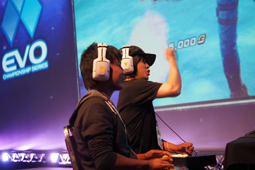 画像ギャラリー No.077のサムネイル画像 / ［EVO2014］最初のクライマックスは「鉄拳タッグ2」から。「ウルIV」「インジャスティス」「スマブラDX」の予選が行われる「Evolution 2014」初日まとめ