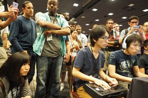 画像ギャラリー No.111のサムネイル画像 / ［EVO2014］最初のクライマックスは「鉄拳タッグ2」から。「ウルIV」「インジャスティス」「スマブラDX」の予選が行われる「Evolution 2014」初日まとめ