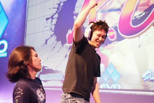 画像ギャラリー No.112のサムネイル画像 / ［EVO2014］最初のクライマックスは「鉄拳タッグ2」から。「ウルIV」「インジャスティス」「スマブラDX」の予選が行われる「Evolution 2014」初日まとめ