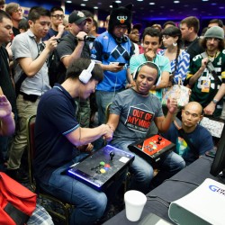 画像ギャラリー No.121のサムネイル画像 / ［EVO2014］最初のクライマックスは「鉄拳タッグ2」から。「ウルIV」「インジャスティス」「スマブラDX」の予選が行われる「Evolution 2014」初日まとめ
