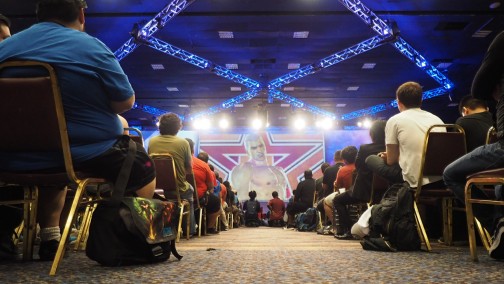 画像ギャラリー No.002のサムネイル画像 / ［EVO2014］波乱続出の「ウルIV」部門，ベスト8に進む日本人選手は4名に。初日リザルトと「鉄拳タッグ2」部門優勝・JDCR選手へのインタビューを掲載