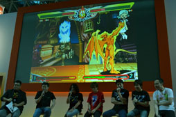 画像ギャラリー No.004のサムネイル画像 / ［TGS 2012］バンダイナムコゲームス，カプコン，セガの人気タイトル開発者達がクロスオーバー。「プロジェクト クロスゾーン」ステージイベントレポート