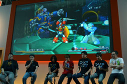 画像ギャラリー No.005のサムネイル画像 / ［TGS 2012］バンダイナムコゲームス，カプコン，セガの人気タイトル開発者達がクロスオーバー。「プロジェクト クロスゾーン」ステージイベントレポート