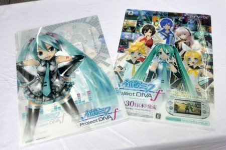 画像ギャラリー No.005のサムネイル画像 / 「Weekender Girl」など新楽曲が初プレイできた，「初音ミク -Project DIVA- f」店頭体験会レポート。開発プロデューサーへの合同インタビューも