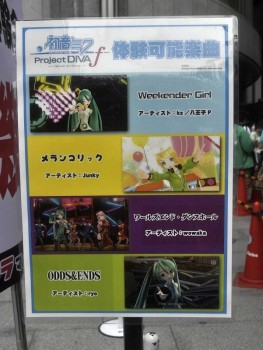 画像ギャラリー No.008のサムネイル画像 / 「Weekender Girl」など新楽曲が初プレイできた，「初音ミク -Project DIVA- f」店頭体験会レポート。開発プロデューサーへの合同インタビューも