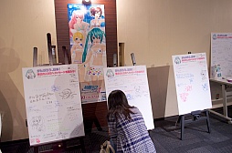 画像ギャラリー No.016のサムネイル画像 / 「初音ミク -Project DIVA- f」“Touch ＆ Try Tour 2012 summer”の模様をレポート。「サマーアイドル」を書き下ろしたOSTER projectさんも来場