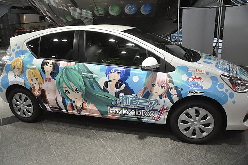 画像ギャラリー No.025のサムネイル画像 / 「アクア」「プリウス」「カローラ フィールダー」などが初音ミクとコラボ。「39’S CARAVAN presents 夏祭り 2012 in アムラックス」フォトレポート
