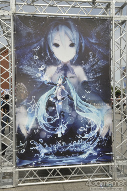 画像ギャラリー No.003のサムネイル画像 / 全国から多くのファンが集まった初音ミク生誕5周年記念イベント「夏の終わりの39祭り」の夏祭りエリアはどこもかしこもミク尽くし