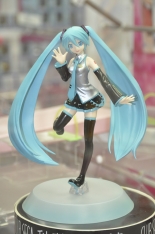 画像ギャラリー No.018のサムネイル画像 / 「初音ミク -Project DIVA- f」の発売記念抽選会をレポート。林 誠司プロデューサーのミニインタビューも掲載