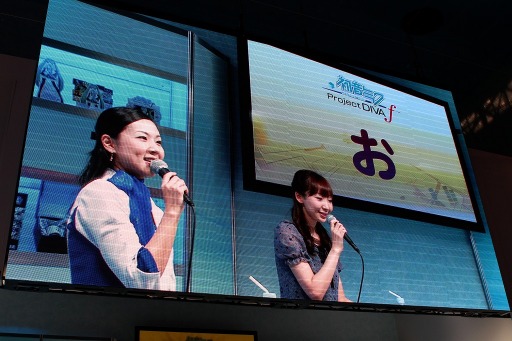 画像ギャラリー No.041のサムネイル画像 / ［TGS 2012］「初音ミク -Project DIVA-f」が「みんなといっしょ」とコラボ。「ヴァイスシュバルツ」への参戦も発表されたステージ「オビでぃばっ！」