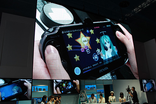 画像ギャラリー No.011のサムネイル画像 / ［TGS 2012］ミクさんのマニアックなコーディネートがお披露目に。第3回「オビでぃばっ！ ドキッ！女だらけの『Project DIVA f』」レポート 