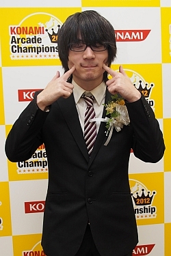 画像ギャラリー No.044のサムネイル画像 / KONAMIのアーケードタイトルチャンピオンが六本木に集結。「KONAMI Arcade Championship 2012 グランドフィナーレ〜授賞祝賀会〜」レポート