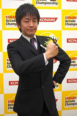 画像ギャラリー No.045のサムネイル画像 / KONAMIのアーケードタイトルチャンピオンが六本木に集結。「KONAMI Arcade Championship 2012 グランドフィナーレ〜授賞祝賀会〜」レポート