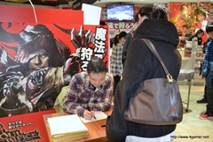 画像ギャラリー No.006のサムネイル画像 / 稲船敬二氏の「ソウル・サクリファイス」発売記念サイン&握手会が開催された,SHIBUYA TSUTAYAでのイベントレポートを掲載