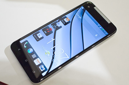 画像ギャラリー No.011のサムネイル画像 / 5インチのフルHD液晶を搭載する「HTC J butterfly HTL21」が登場。auの2012年冬モデル端末発表会レポート