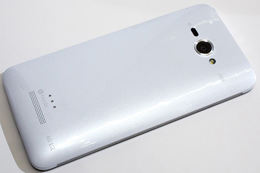 画像ギャラリー No.012のサムネイル画像 / 5インチのフルHD液晶を搭載する「HTC J butterfly HTL21」が登場。auの2012年冬モデル端末発表会レポート
