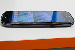画像ギャラリー No.029のサムネイル画像 / 5インチのフルHD液晶を搭載する「HTC J butterfly HTL21」が登場。auの2012年冬モデル端末発表会レポート