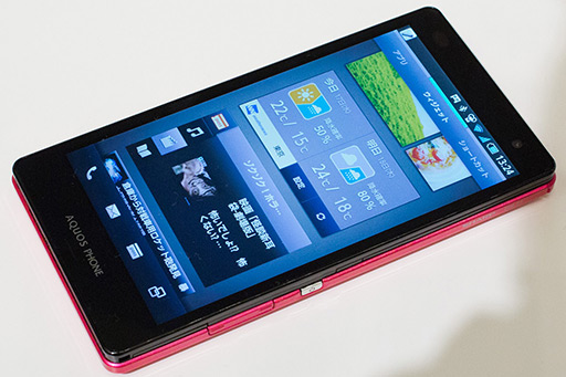 画像ギャラリー No.033のサムネイル画像 / 5インチのフルHD液晶を搭載する「HTC J butterfly HTL21」が登場。auの2012年冬モデル端末発表会レポート