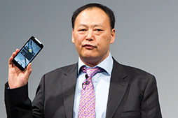 画像ギャラリー No.003のサムネイル画像 / HTC，12月上旬発売予定となる「HTC J butterfly」のプレスイベントを開催。使いやすさを追求したハイエンド端末