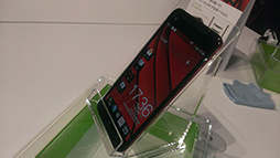 画像ギャラリー No.014のサムネイル画像 / HTC，12月上旬発売予定となる「HTC J butterfly」のプレスイベントを開催。使いやすさを追求したハイエンド端末