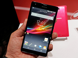 画像ギャラリー No.013のサムネイル画像 / KDDIの2013年夏スマホ,計4機種をレポート。Xperia ULのベンチマークテスト結果も公開