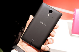 画像ギャラリー No.014のサムネイル画像 / KDDIの2013年夏スマホ,計4機種をレポート。Xperia ULのベンチマークテスト結果も公開