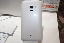 画像ギャラリー No.026のサムネイル画像 / KDDIの2013年夏スマホ,計4機種をレポート。Xperia ULのベンチマークテスト結果も公開