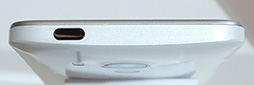画像ギャラリー No.006のサムネイル画像 / 「HTC J butterfly」や「isai vivid」など独自モデルの実力やいかに? KDDIの2015年夏モデルスマートフォンを触ってきた