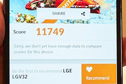 画像ギャラリー No.024のサムネイル画像 / 「HTC J butterfly」や「isai vivid」など独自モデルの実力やいかに? KDDIの2015年夏モデルスマートフォンを触ってきた
