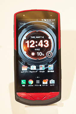 画像ギャラリー No.030のサムネイル画像 / 「HTC J butterfly」や「isai vivid」など独自モデルの実力やいかに? KDDIの2015年夏モデルスマートフォンを触ってきた