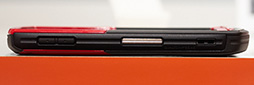 画像ギャラリー No.034のサムネイル画像 / 「HTC J butterfly」や「isai vivid」など独自モデルの実力やいかに? KDDIの2015年夏モデルスマートフォンを触ってきた