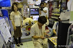 画像ギャラリー No.004のサムネイル画像 / 「アイルーでパズルー」対決が行われたゲームズマーヤでの店頭体験会をレポート。「ハギとこ」に出演できるかもしれない店頭体験会は8月7日に仙台で実施 