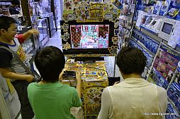 画像ギャラリー No.005のサムネイル画像 / 「アイルーでパズルー」対決が行われたゲームズマーヤでの店頭体験会をレポート。「ハギとこ」に出演できるかもしれない店頭体験会は8月7日に仙台で実施 